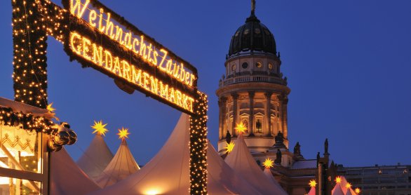Weihnachtsmarkt am Berliner Gendarmenmarkt © ludwig51 - stock.adobe.com