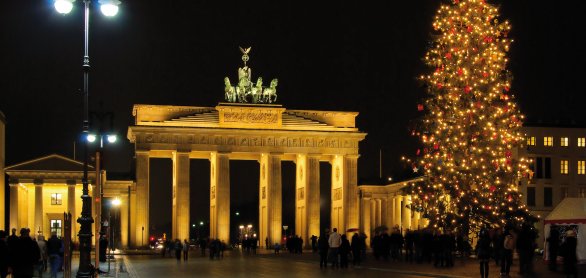 Brandenburger Tor mit Weihnachtsbaum © LianeM-fotolia.com