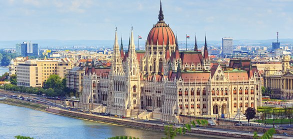 Parlament und Donau in Budapest © dziewul-fotolia.com