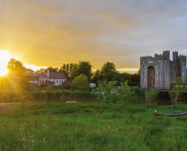 &copy; Shannon Heritage Bunratty Castle & Folk Park 