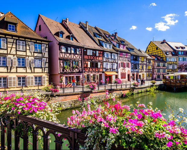 &copy; FooTToo-Shutterstock.com