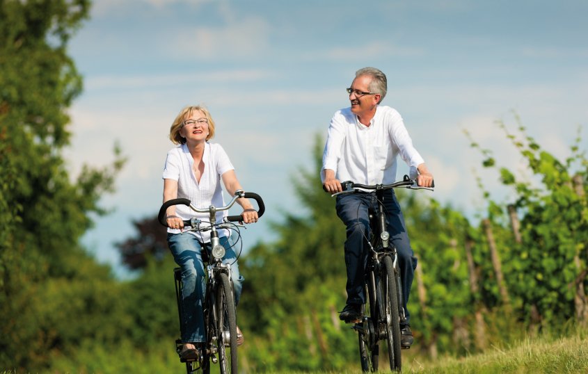 Radtour durch herrliche Landschaft © Kzenon-shutterstock.com/2013