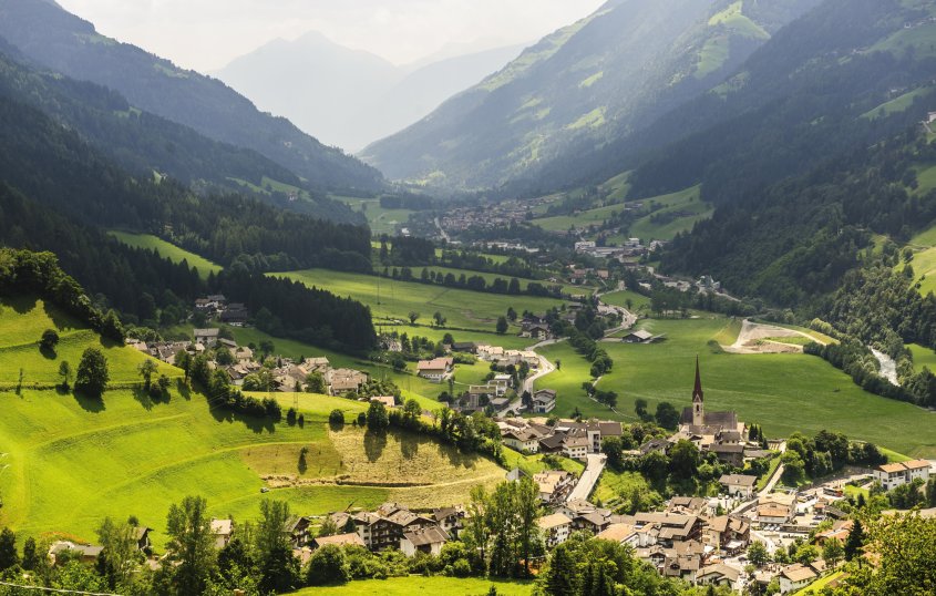 Blick auf St. Leonhard im Passeier Tal© C. Giovanni Colombo - shutterstock.com