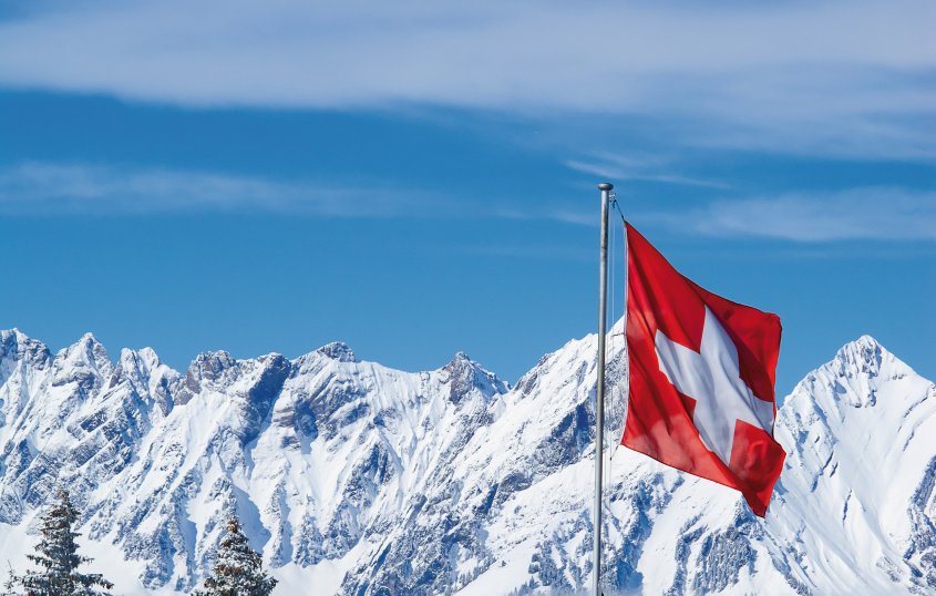 Schweizer Flagge vor den verschneiten Alpen &copy; Fedor Selivanov - shutterstock.com - 2013