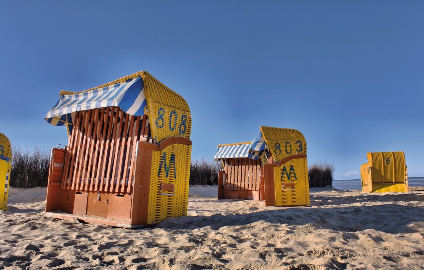 Strandkörbe am Strand von Duhnen © Lars Reckemeyer - fotolia.com