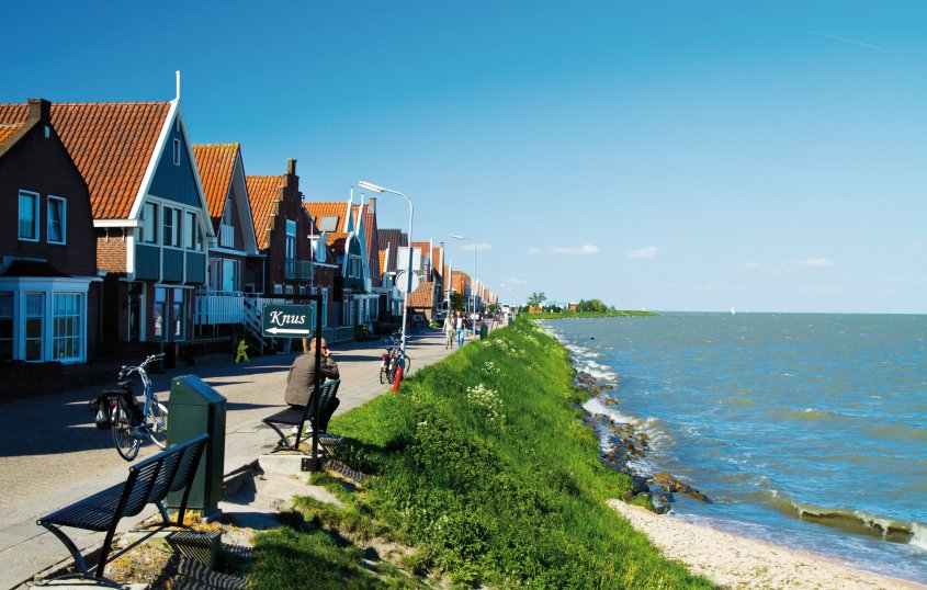 Uferpromenade in Volendam © Lsantilli-fotolia.com