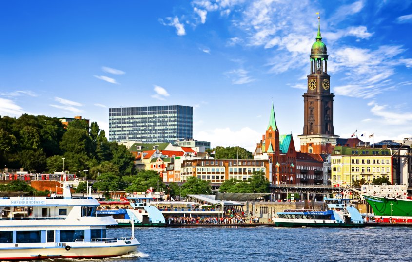 An den Landungsbrücken - Hafen © Fotimmz-fotolia.com