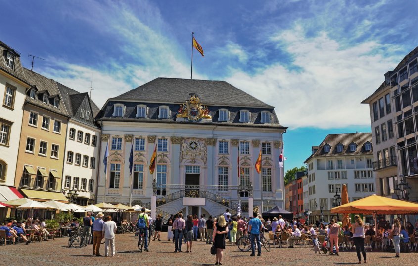 Bonner Rathaus © ArTo-fotolia.com