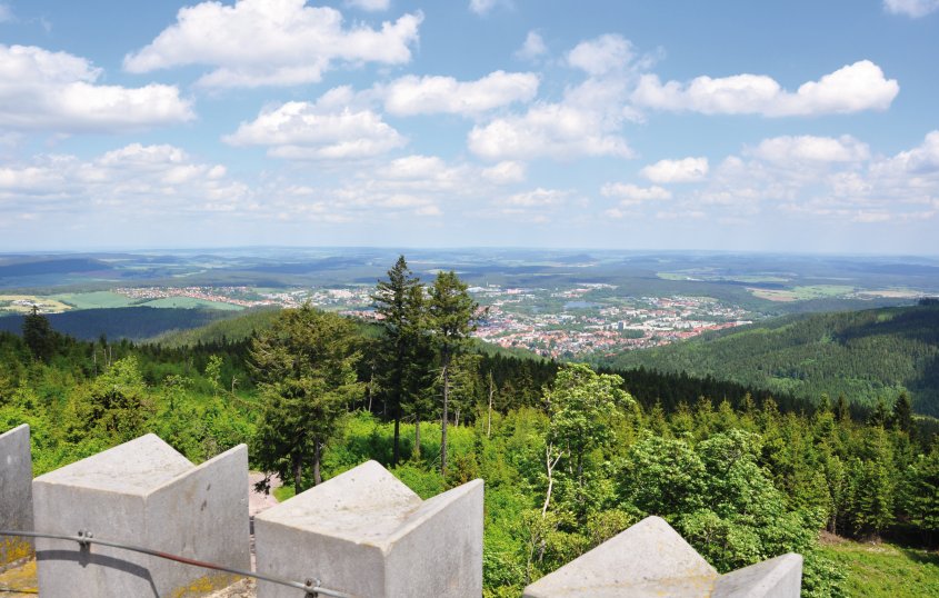 Ausblick vom Kickelhahn auf die Stadt Ilmenau © Henry Czauderna-fotolia.com