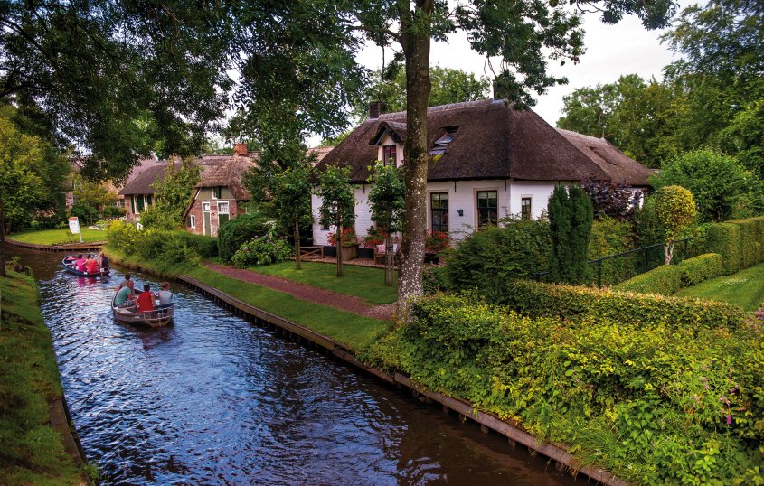 Grachtenfahrt in Giethoorn © jennyrainbow - stock.adobe.com