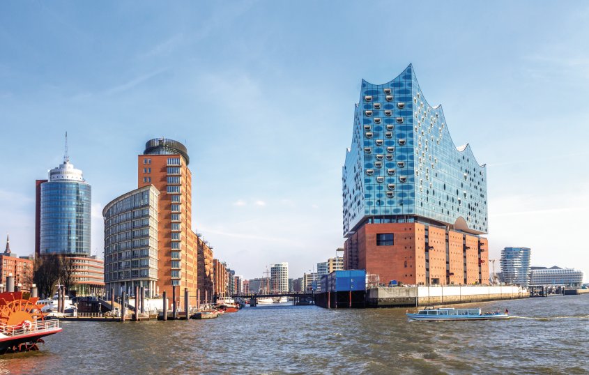 Die Elbphilharmonie mit Speicherstadt © pure-life-pictures-fotolia.com
