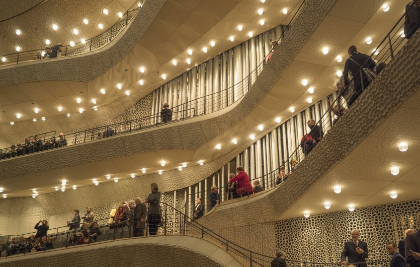 In der Elbphilharmonie © pixabay.com/Andi_Graf