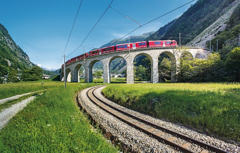 Bernina Express Kreisviadukt von Brusio © swiss-image.ch / Marcus Gyger 