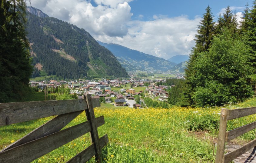 Blick auf den Urlaubsort Mayrhofen im Zillertal© by paul - stock.adobe.com