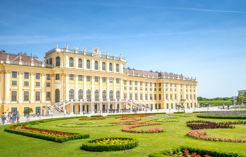 Schloss Schönbrunn © Sina Ettmer-stock.adobe.com