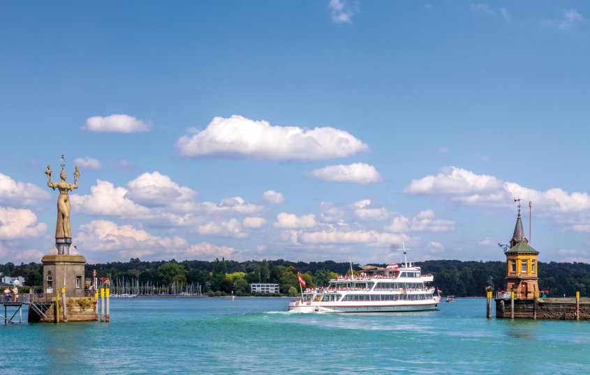 Hafeneinfahrt Konstanz © Sina Ettmer - stock.adobe.com