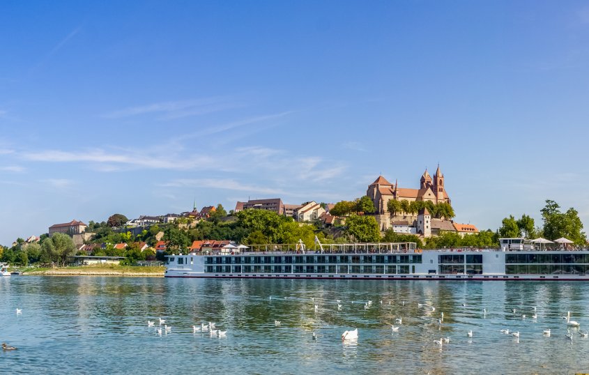 Blick über den Rhein in Breisach © Sina Ettmer-stock.adobe.com