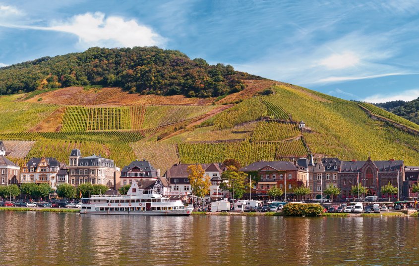 Panorama Bernkastel Kues © mojolo-fotolia.com