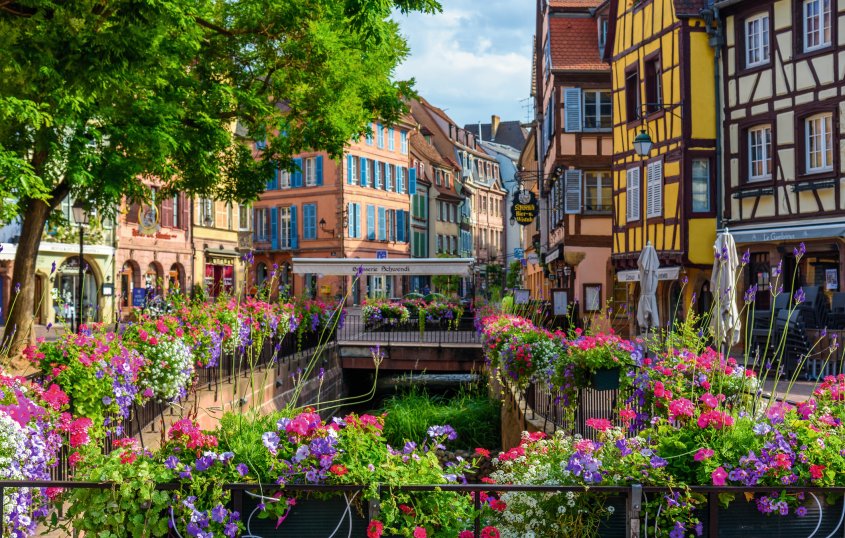 Blühende Altstadt von Colmar© Overburn - stock.adobe.com
