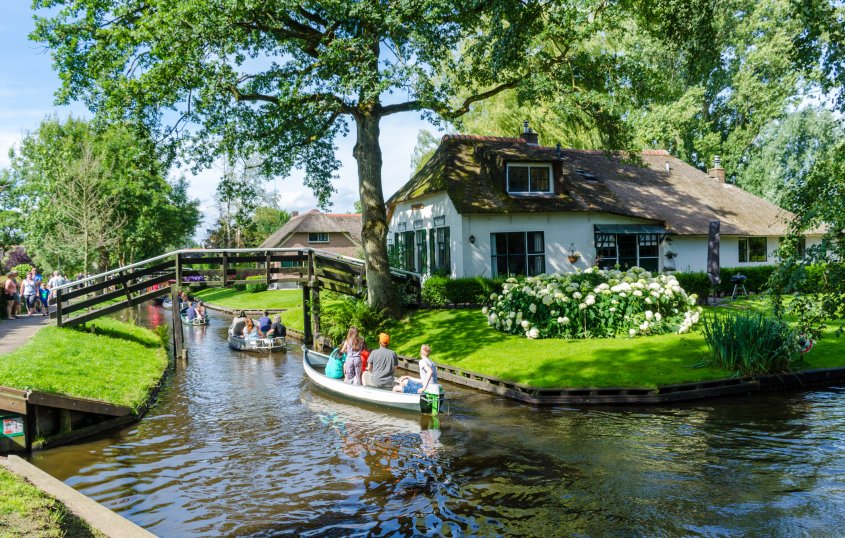 Grachtenfahrt in Giethoorn &copy; rob3rt82 - stock.adobe.com