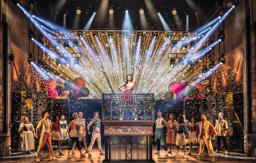 & JULIA – das Pop-Musical © Johan Persson/Stage Entertainment