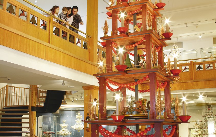 Spielzeugmuseum Seiffen - Pyramide© Tourismusverband Erzgebirge e.V.