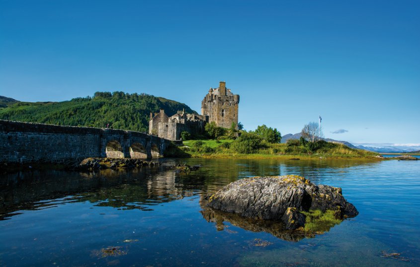 Eilean Donan Castle, Loch Duich © grafxart - stock.adobe.com