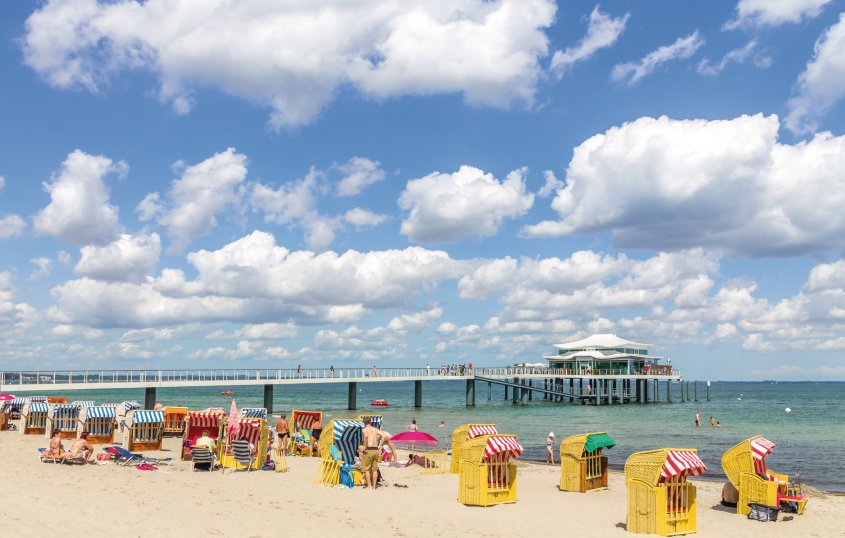 Timmendorfer Strand mit Seebrücke© Sina Ettmer-stock.adobe.com