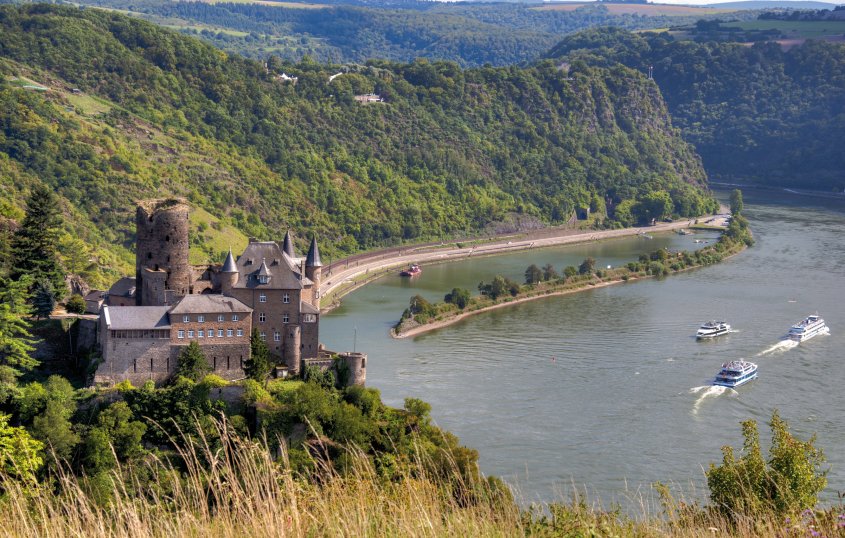 Burg Katz mit Loreleyfelsen © Frank Wagner - stock.adobe.com